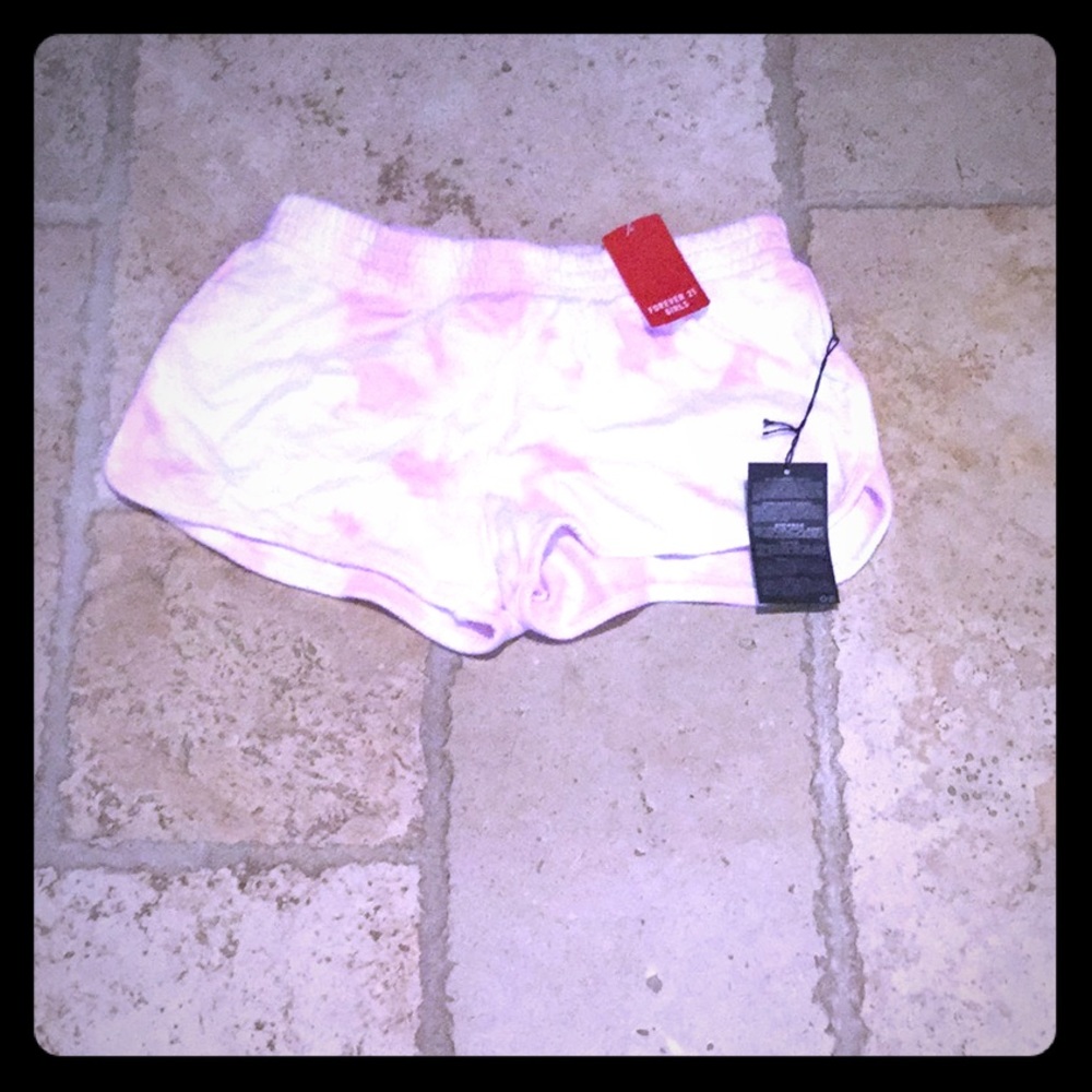 never worn shorts for five bucks💗🤍 for 5.00$